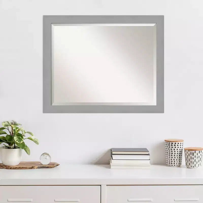 Miroir Mural Encadré en Nickel Brossé Argenté 32" x 26"