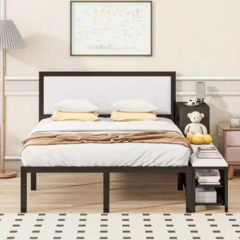 Lit plateforme en métal grand format avec étagères de rangement à deux niveaux et armoire de rangement en bois