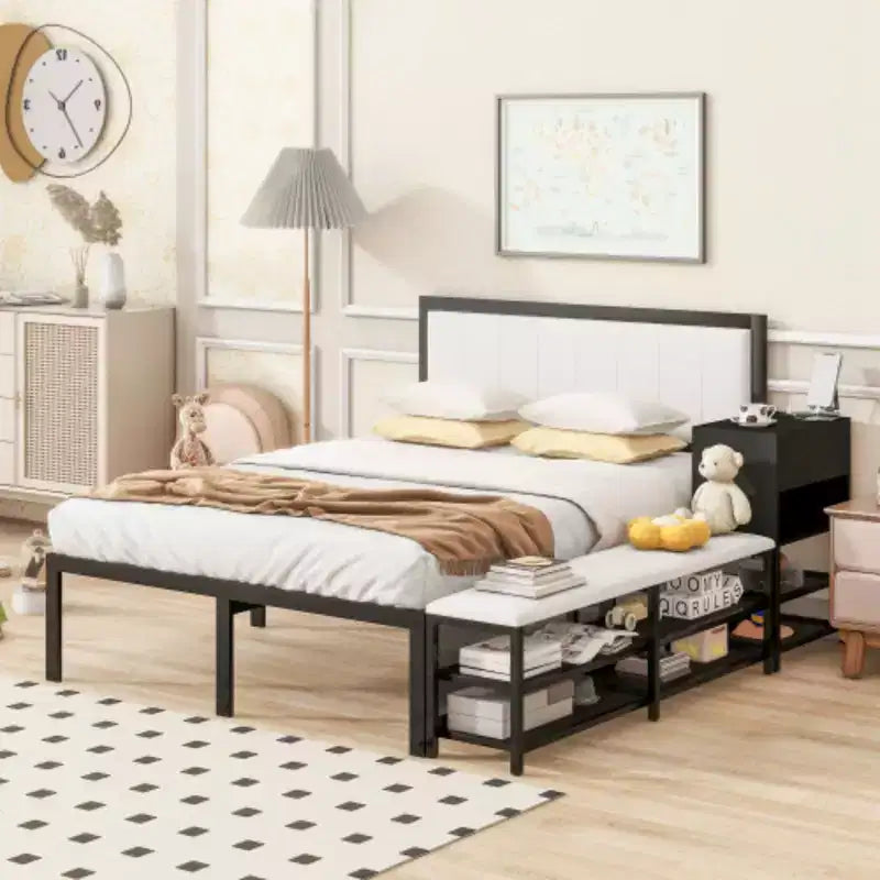 Lit plateforme en métal grand format avec étagères de rangement à deux niveaux et armoire de rangement en bois