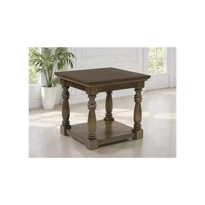 Table d'appoint rectangulaire traditionnelle Sturlayne – Table d'appoint à deux niveaux avec pieds décoratifs, marron