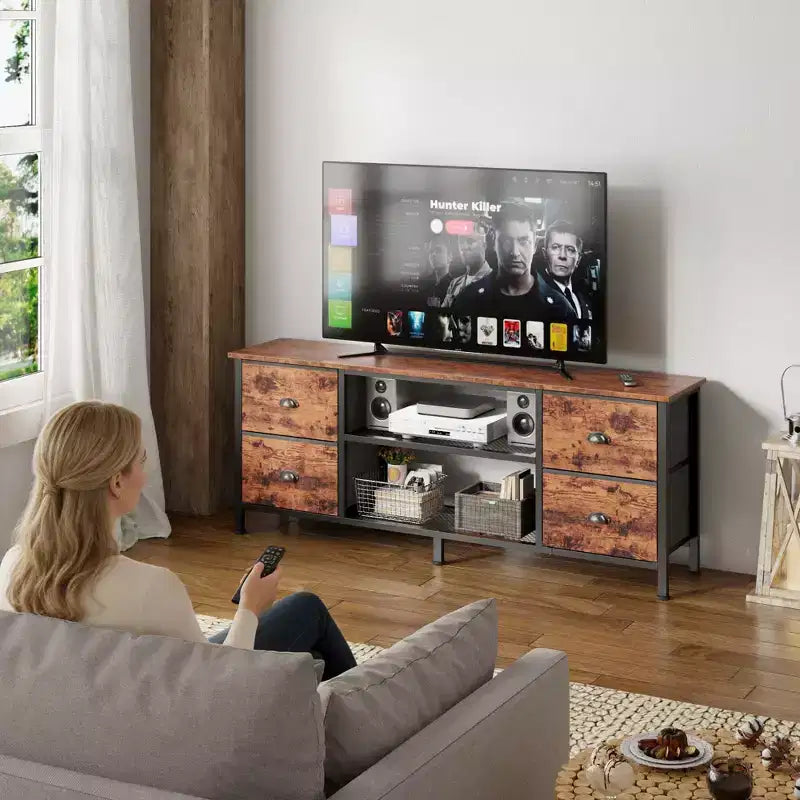 Meuble TV commode marron de 55 pouces pour téléviseurs jusqu'à 60 pouces avec 4 tiroirs, console multimédia, centre de divertissement, étagères ouvertes, rangement pour chambre et salon