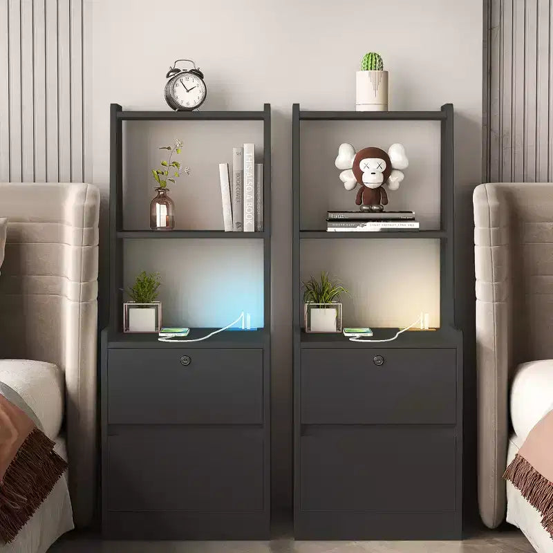 Table de chevet moderne avec station de charge, lampe LED/veilleuse, porte et casier verrouillable (noir)